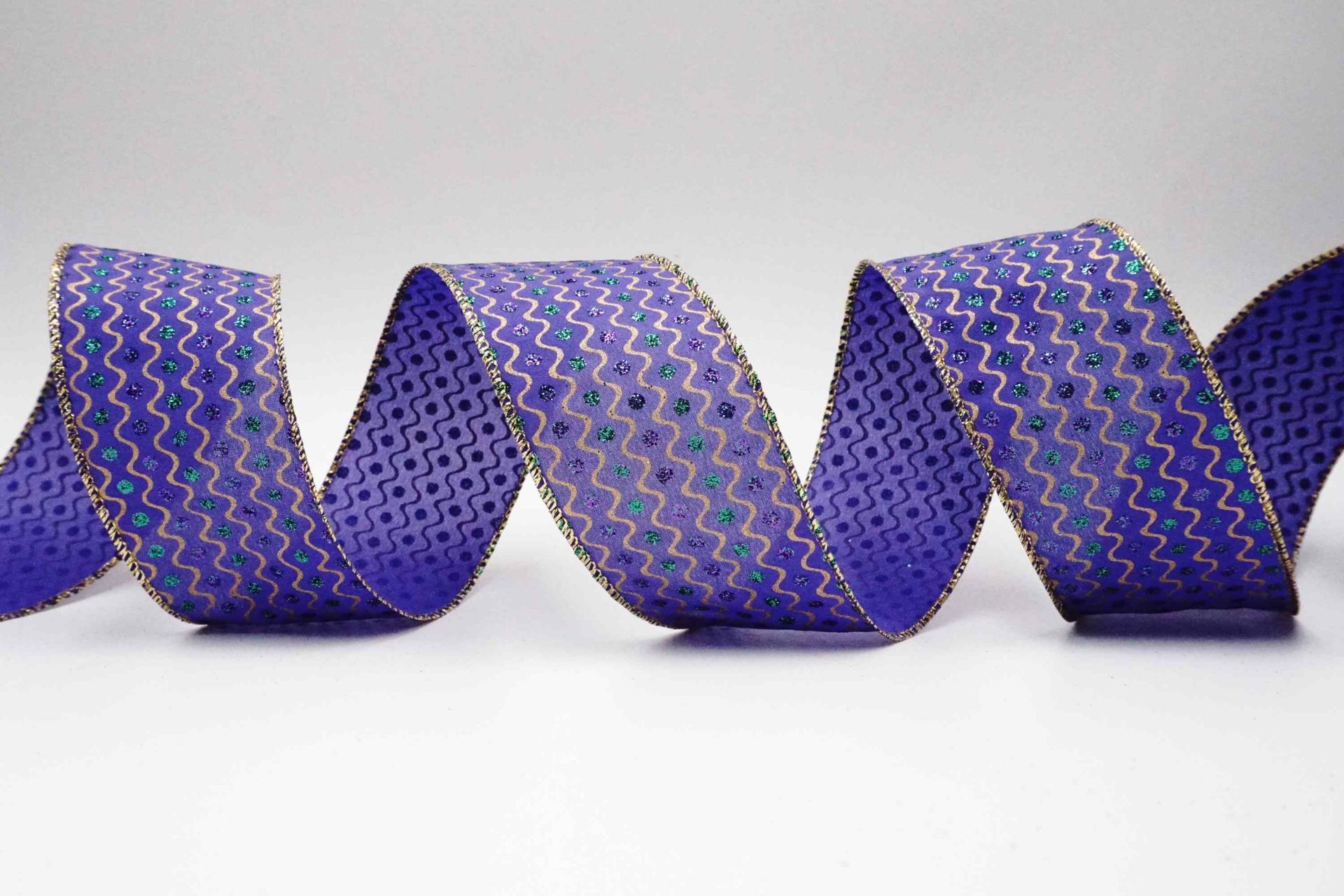 闪亮线条设计缎带